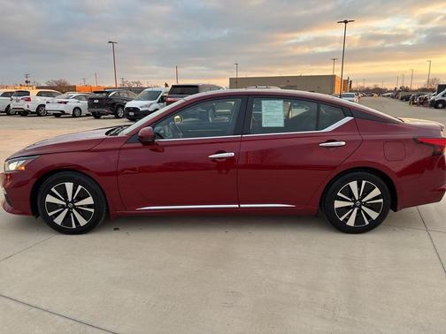 2022 Nissan Altima 2.5 SV