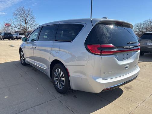 2022 Chrysler Pacifica Hybrid Limited