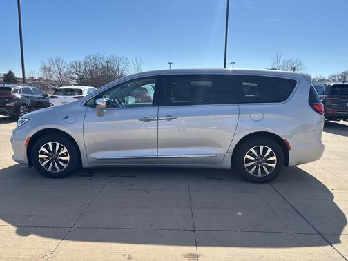 2022 Chrysler Pacifica Hybrid Limited
