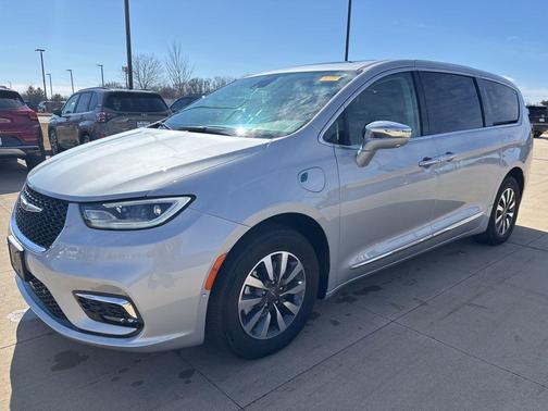 2022 Chrysler Pacifica Hybrid Limited