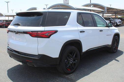 Summit White 2022 Chevrolet Traverse Premier