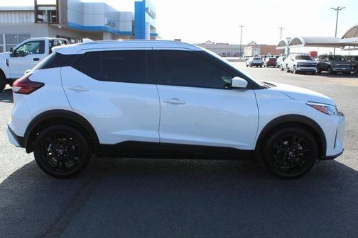 2022 Nissan Kicks SV