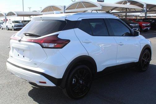 2022 Nissan Kicks SV