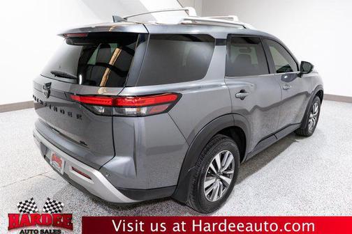 2023 Nissan Pathfinder SL FWD