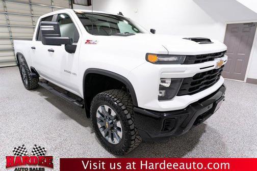 Summit White 2025 Chevrolet Silverado 2500 Custom