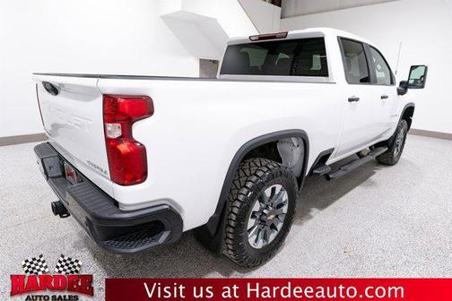 Summit White 2025 Chevrolet Silverado 2500 Custom
