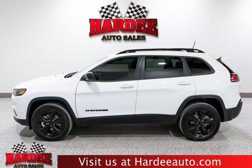 Bright White Clearcoat 2023 Jeep Cherokee Altitude
