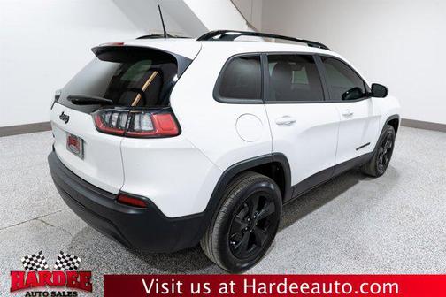 Bright White Clearcoat 2023 Jeep Cherokee Altitude
