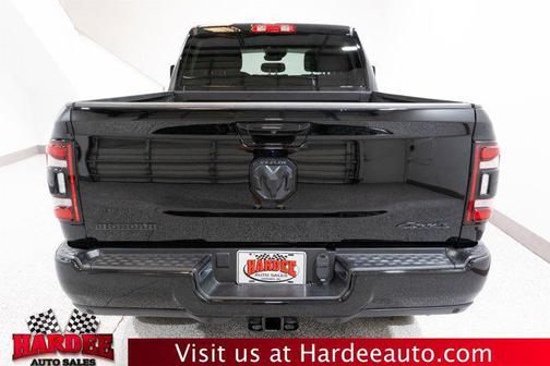 Diamond Black Crystal Pearlcoat 2024 RAM 2500 Big Horn Crew Cab 4x4 6'4' Box