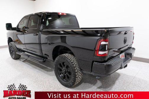 Diamond Black Crystal Pearlcoat 2024 RAM 2500 Big Horn Crew Cab 4x4 6'4' Box