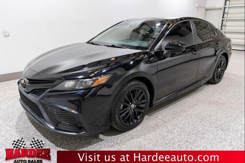 Midnight Black Metallic 2021 Toyota Camry SE