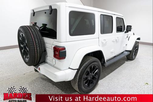 Bright White Clearcoat 2020 Jeep Wrangler Unlimited Sahara