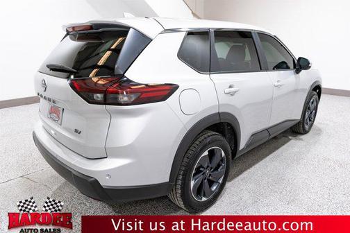 Brilliant Silver Metallic 2024 Nissan Rogue SV