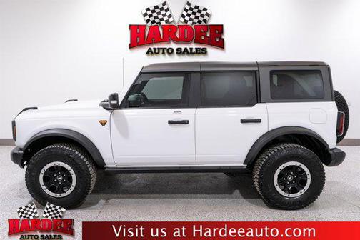 Oxford White 2023 Ford Bronco Badlands