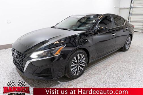 Super Black 2024 Nissan Altima 2.5 SV