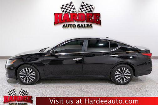 Super Black 2024 Nissan Altima 2.5 SV