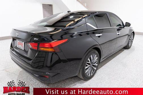 Super Black 2024 Nissan Altima 2.5 SV