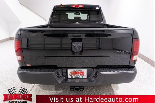 Diamond Black Crystal Pearlcoat 2022 RAM 1500 Classic SLT