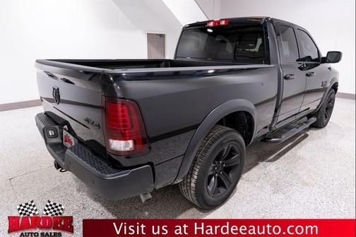 Diamond Black Crystal Pearlcoat 2022 RAM 1500 Classic SLT