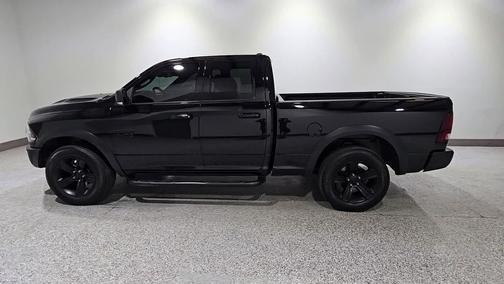 Diamond Black Crystal Pearlcoat 2022 RAM 1500 Classic SLT