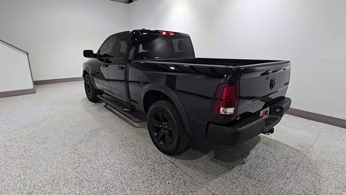 Diamond Black Crystal Pearlcoat 2022 RAM 1500 Classic SLT