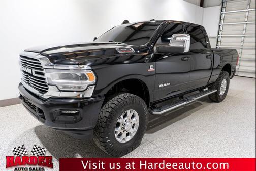 Diamond Black Crystal Pearlcoat 2024 RAM 2500 Laramie Crew Cab 4x4 6'4' Box