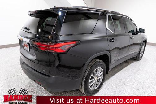 Mosaic Black Metallic 2023 Chevrolet Traverse LT Cloth