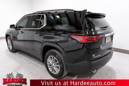Mosaic Black Metallic 2023 Chevrolet Traverse LT Cloth