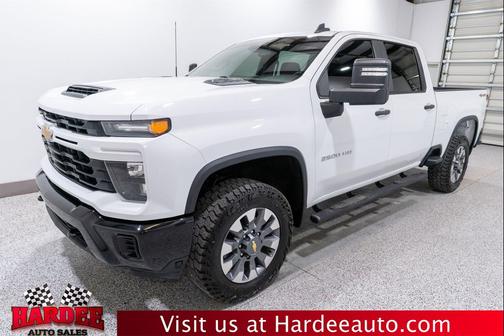 Summit White 2024 Chevrolet Silverado 2500 Custom