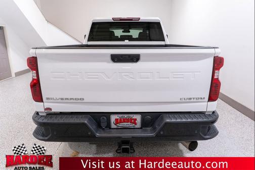 Summit White 2024 Chevrolet Silverado 2500 Custom