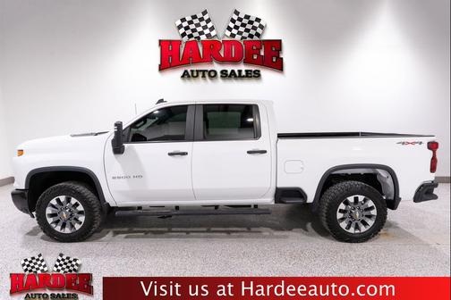 Summit White 2024 Chevrolet Silverado 2500 Custom
