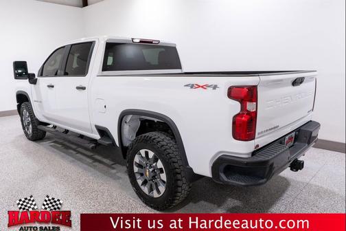 Summit White 2024 Chevrolet Silverado 2500 Custom