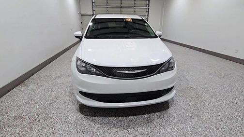 Bright White Clearcoat 2023 Chrysler Voyager LX