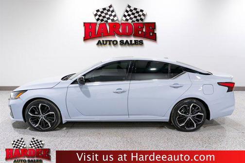 2023 Nissan Altima SR FWD