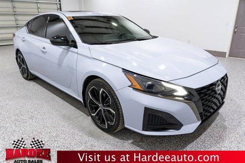 2023 Nissan Altima SR FWD