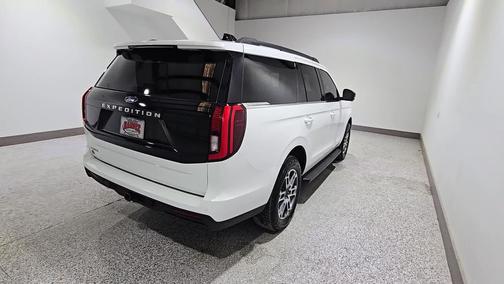 Oxford White 2025 Ford Expedition Active