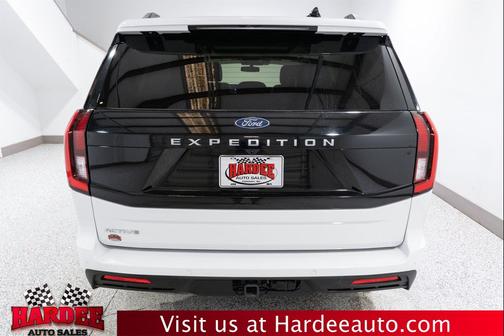 Oxford White 2025 Ford Expedition Active
