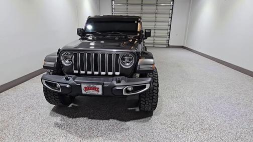 Granite Crystal Metallic Clearcoat 2018 Jeep Wrangler Unlimited Sahara
