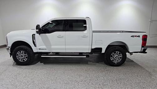 Oxford White 2025 Ford F-250 Lariat