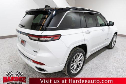Diamond Black Crystal Pearlcoat 2023 Jeep Grand Cherokee 4xe Summit