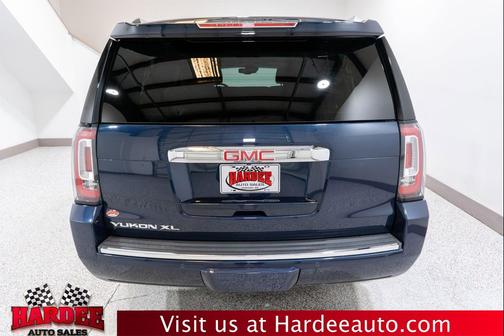 Dark Sapphire Blue Metallic 2019 GMC Yukon XL Denali