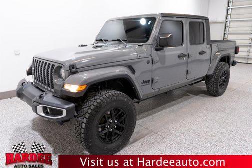 Sting-Gray Clearcoat 2022 Jeep Gladiator Sport S