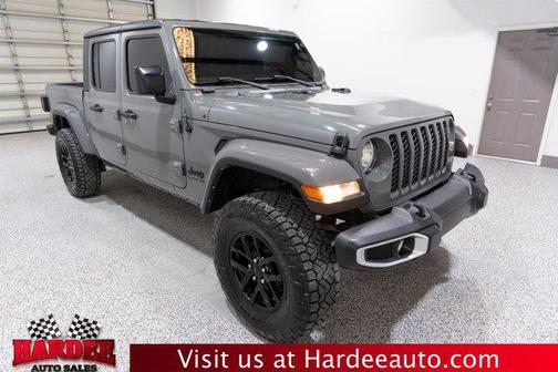 Sting-Gray Clearcoat 2022 Jeep Gladiator Sport S
