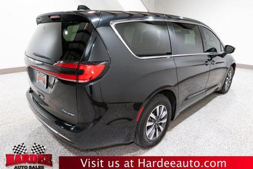 2023 Chrysler Pacifica Hybrid Touring L