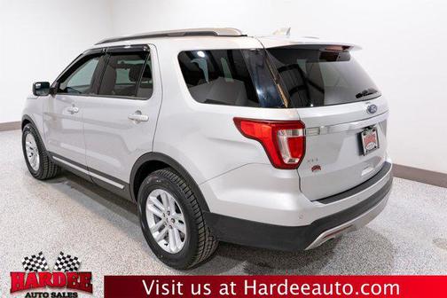 Ingot Silver Metallic 2017 Ford Explorer XLT