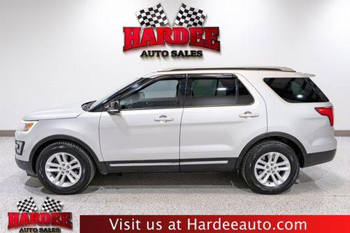 Ingot Silver Metallic 2017 Ford Explorer XLT