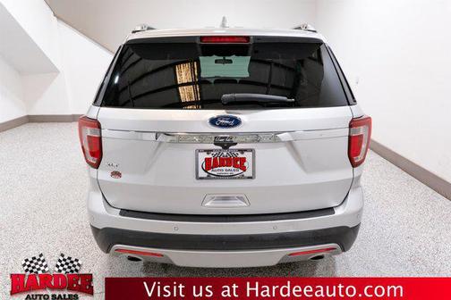 Ingot Silver Metallic 2017 Ford Explorer XLT