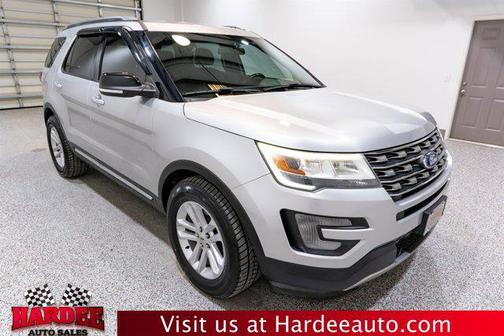 Ingot Silver Metallic 2017 Ford Explorer XLT