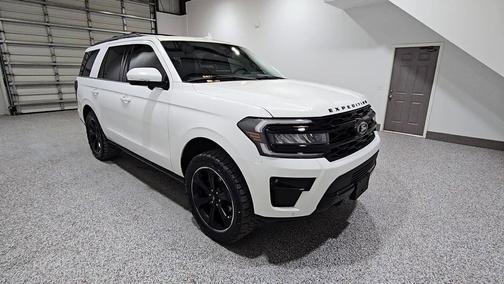 Star White Metallic Tri-Coat 2022 Ford Expedition Limited