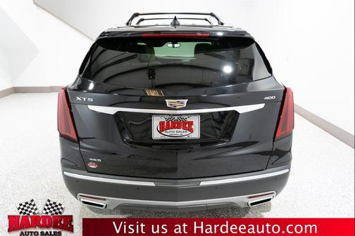 Stellar Black Metallic 2021 Cadillac XT5 Premium Luxury